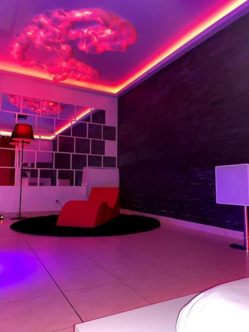 Jeu De Regards - Jacuzzi/Balneo Courcouronnes Exterior photo