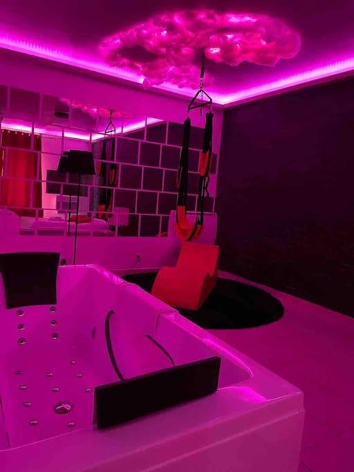 Jeu De Regards - Jacuzzi/Balneo Courcouronnes Exterior photo