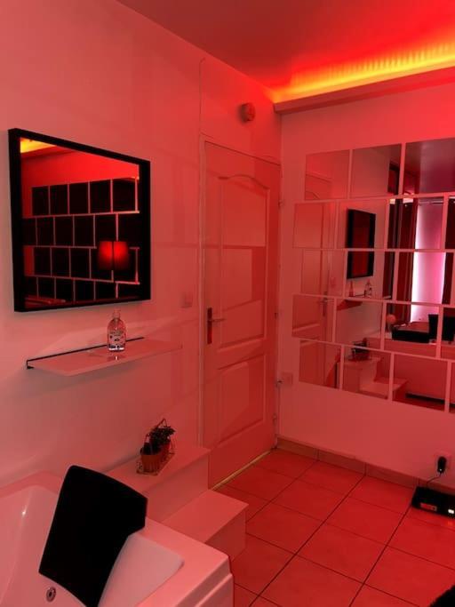 Jeu De Regards - Jacuzzi/Balneo Courcouronnes Exterior photo