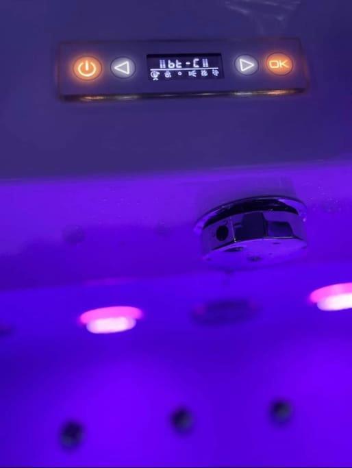 Jeu De Regards - Jacuzzi/Balneo Courcouronnes Exterior photo